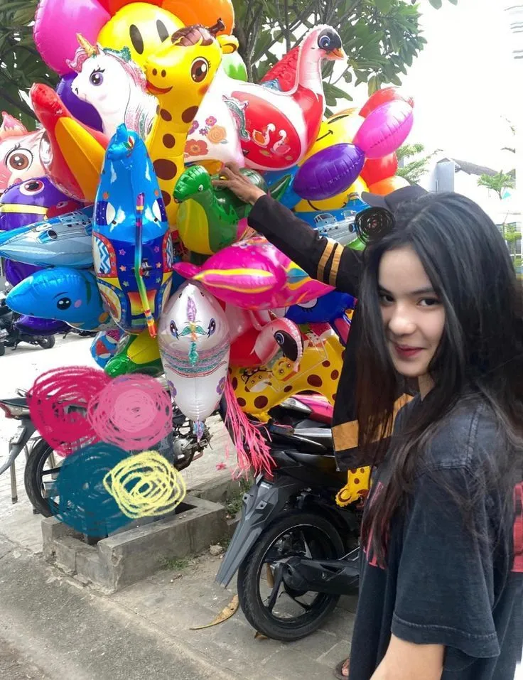 Trisha jual balon